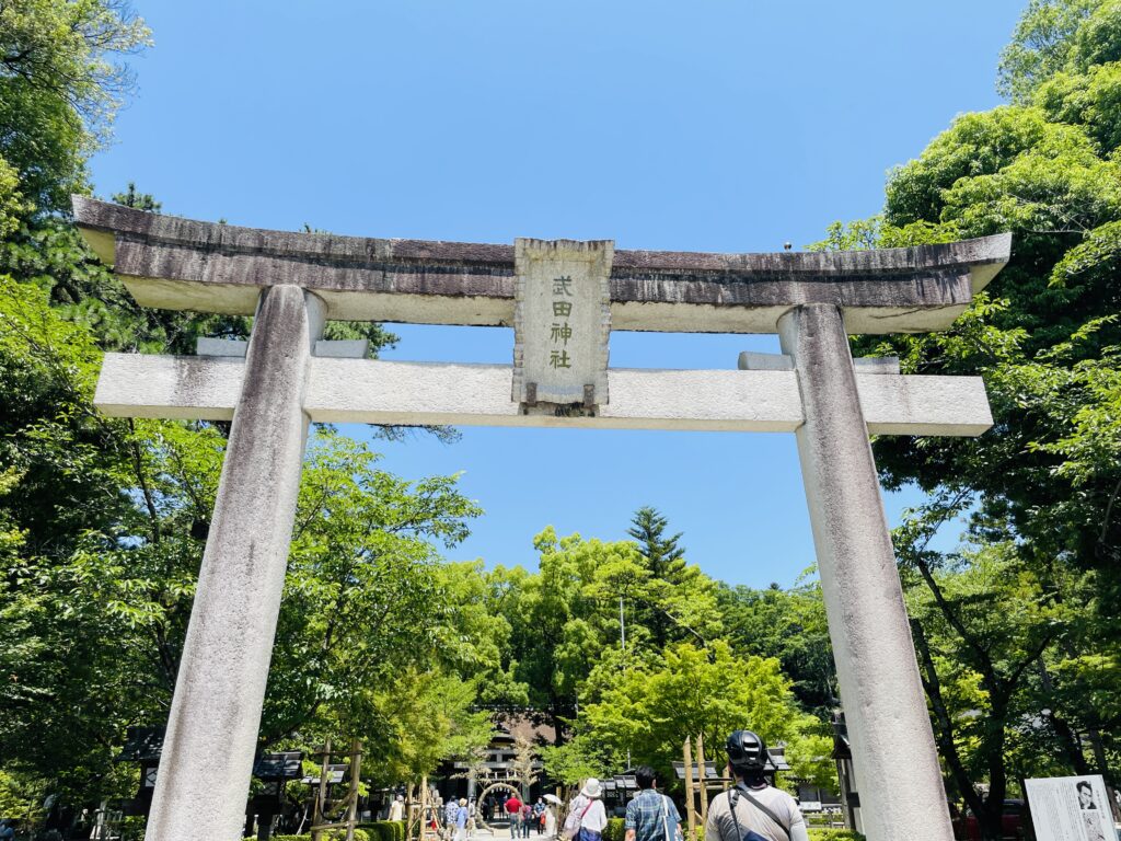 信玄公をまつる「武田神社」を参拝しました。見どころや御朱印を紹介します | はんぺんの旅ブログ