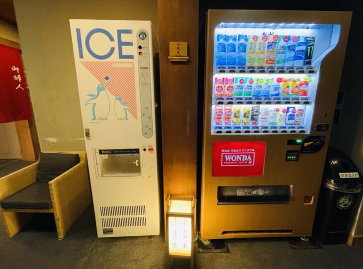 自動販売機と製氷機