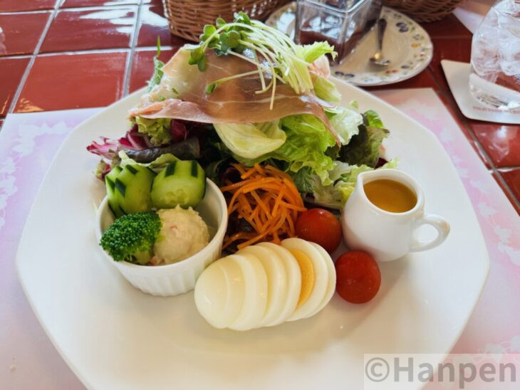 朝食のサラダ