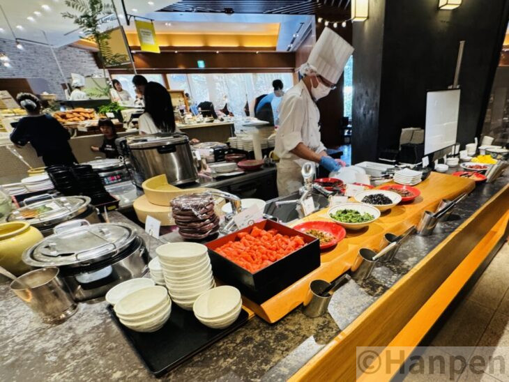 朝食バイキングのおにぎり