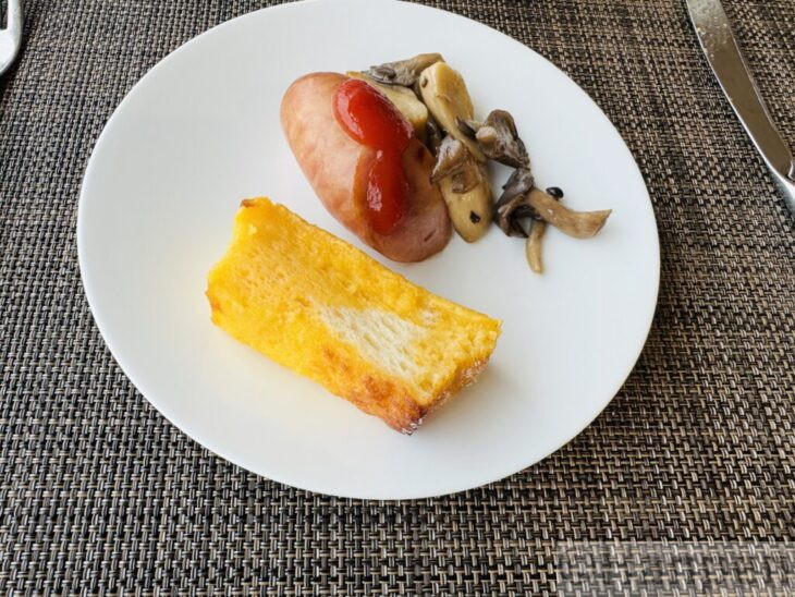 ソーセージとフレンチトースト