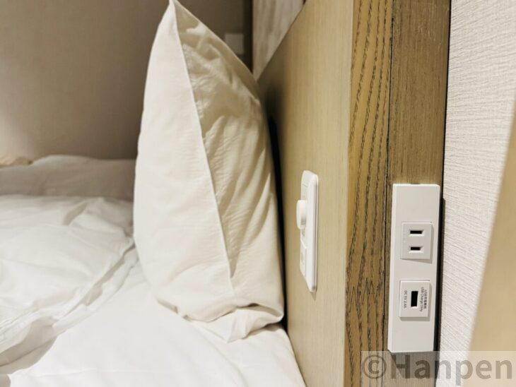 ベッド横の電源