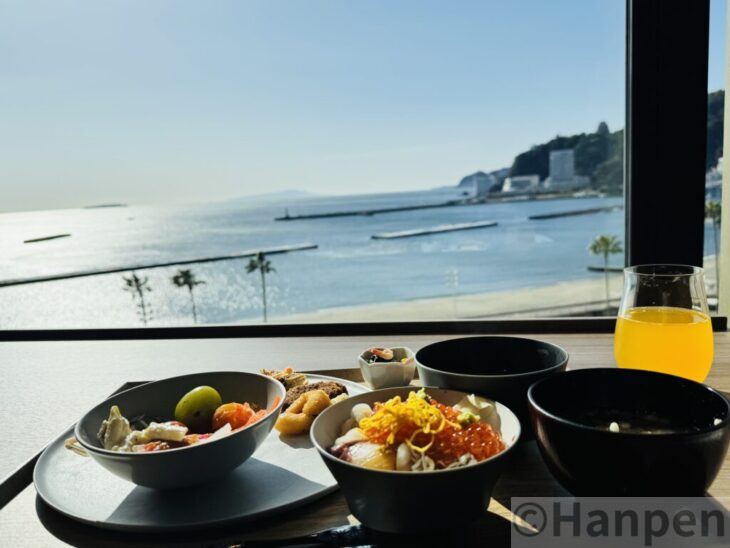 海を望みながら楽しむ朝食