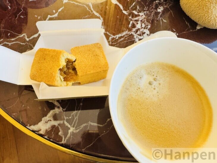 パイナップルケーキとコーヒー